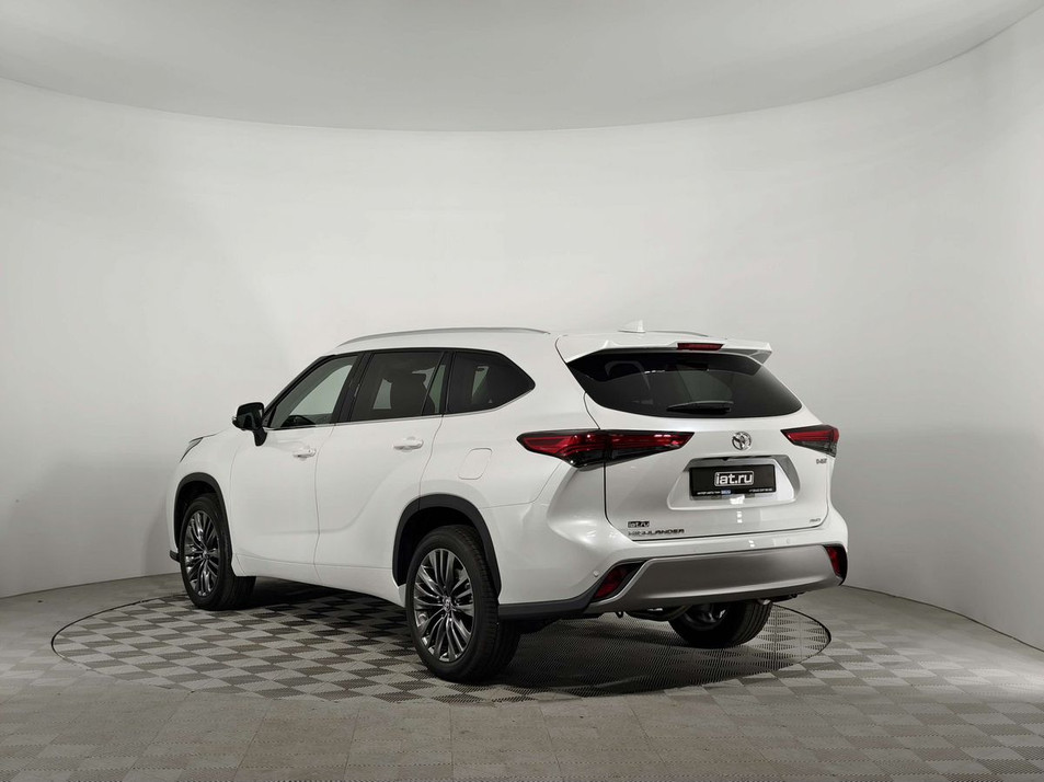 Автомобиль с пробегом Toyota Highlander в городе Санкт-Петербург ДЦ - Тойота Центр Парнас