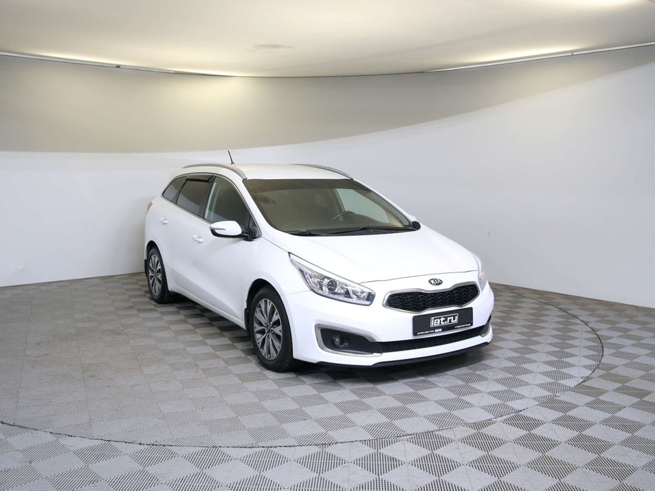 Автомобиль с пробегом Kia Ceed в городе Санкт-Петербург ДЦ - Тойота Центр Парнас