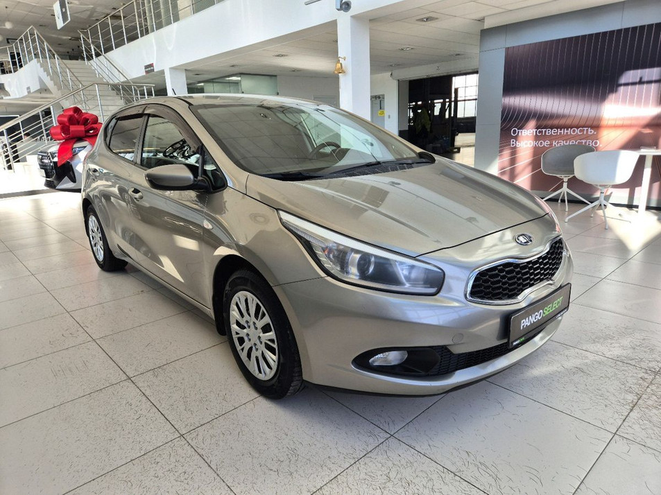 Автомобиль с пробегом Kia Ceed в городе Екатеринбург ДЦ - PANGO Центр Автобан