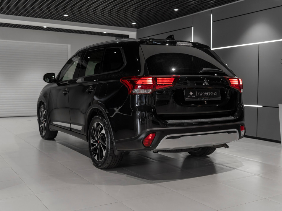 Автомобиль с пробегом Mitsubishi Outlander в городе Москва ДЦ - PELETON Юг