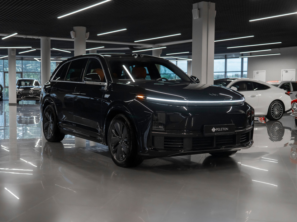 Автомобиль с пробегом Li Auto (Lixiang) L7 в городе Москва ДЦ - PELETON ELECTRO