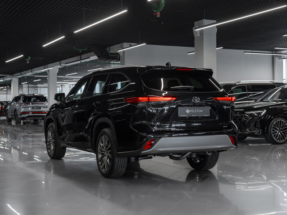 Автомобиль с пробегом Toyota Highlander в городе Москва ДЦ - PANGO&nbsp;Центр PELETON