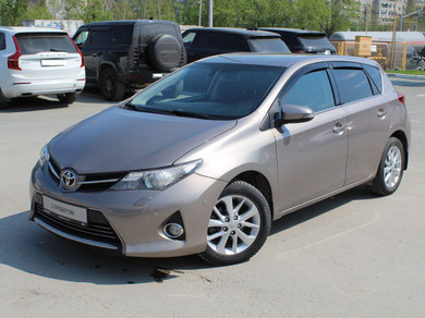 Автомобиль с пробегом Toyota Auris в городе Екатеринбург ДЦ - Автоплюс Краснолесье Ягуар, Ленд Ровер, Вольво