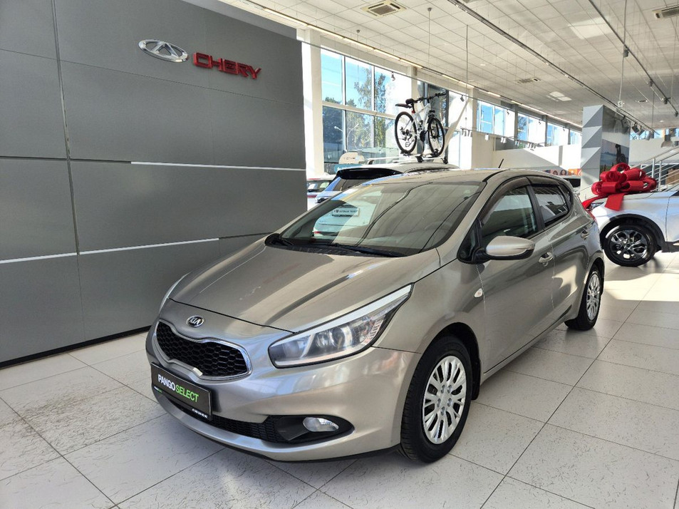 Автомобиль с пробегом Kia Ceed в городе Екатеринбург ДЦ - PANGO Центр Автобан