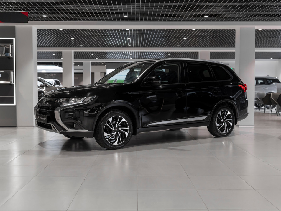 Автомобиль с пробегом Mitsubishi Outlander в городе Москва ДЦ - PELETON Юг