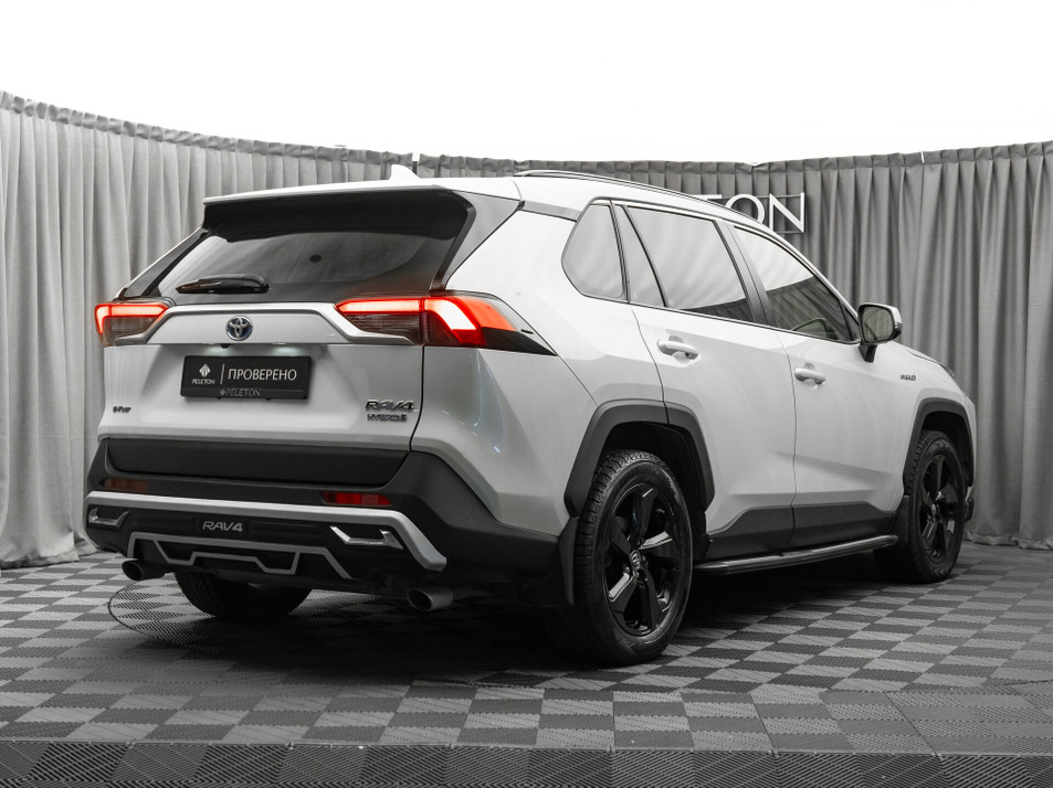 Автомобиль с пробегом Toyota RAV4 в городе Москва ДЦ - PELETON ELECTRO
