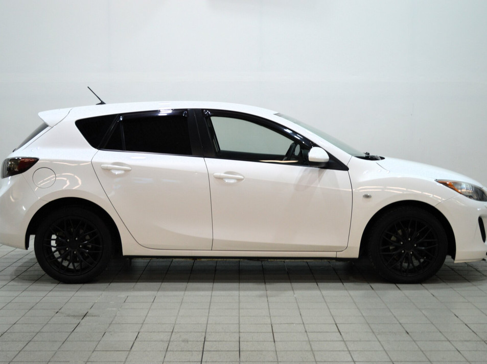 Автомобиль с пробегом Mazda 3 в городе Сургут ДЦ - Автоуниверсал