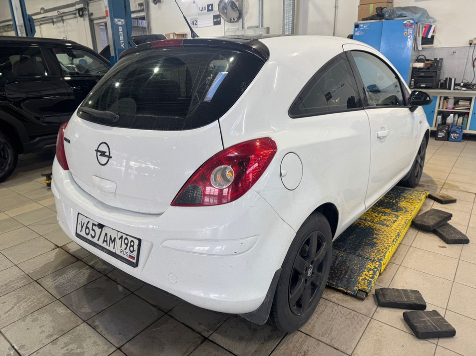 Автомобиль с пробегом Opel Corsa в городе Санкт-Петербург ДЦ - Тойота Центр Парнас