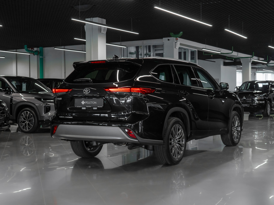 Автомобиль с пробегом Toyota Highlander в городе Москва ДЦ - PANGO&nbsp;Центр PELETON