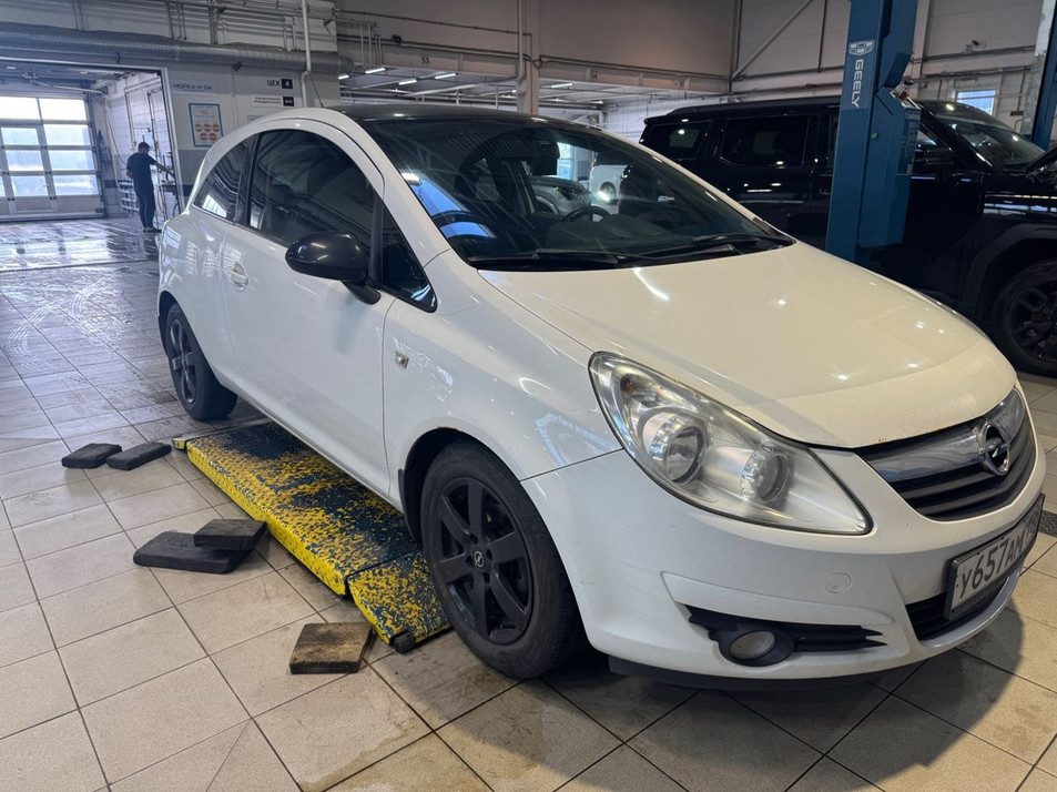 Автомобиль с пробегом Opel Corsa в городе Санкт-Петербург ДЦ - Тойота Центр Парнас