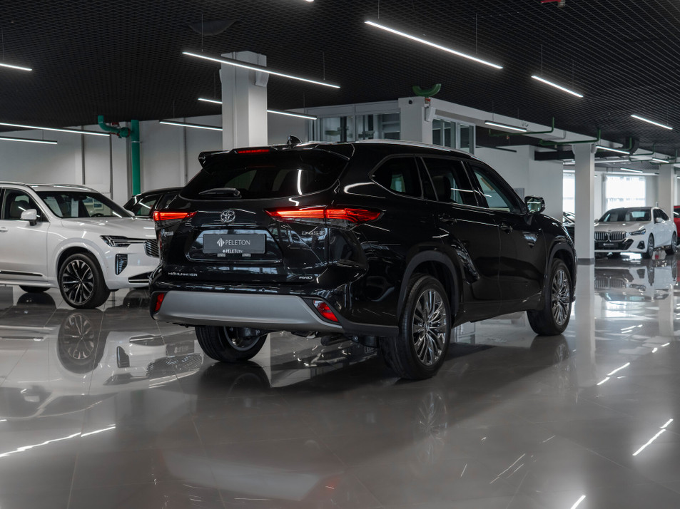 Автомобиль с пробегом Toyota Highlander в городе Москва ДЦ - PANGO&nbsp;Центр PELETON
