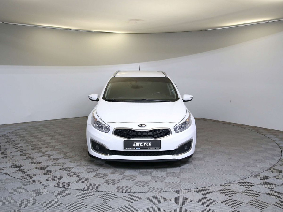 Автомобиль с пробегом Kia Ceed в городе Санкт-Петербург ДЦ - Тойота Центр Парнас