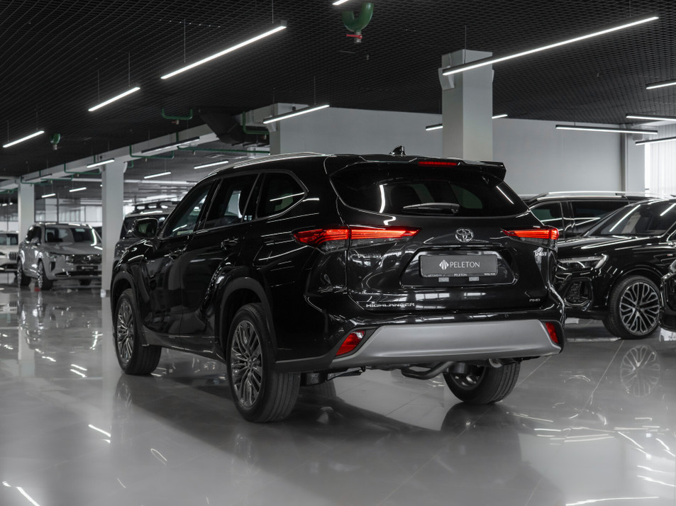 Автомобиль с пробегом Toyota Highlander в городе Москва ДЦ - PANGO&nbsp;Центр PELETON