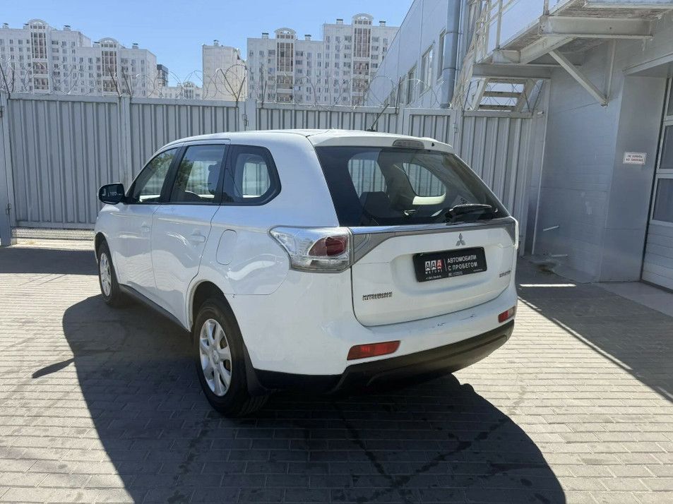 Автомобиль с пробегом Mitsubishi Outlander в городе Ростов-на-Дону ДЦ - PANGO Центр Запад