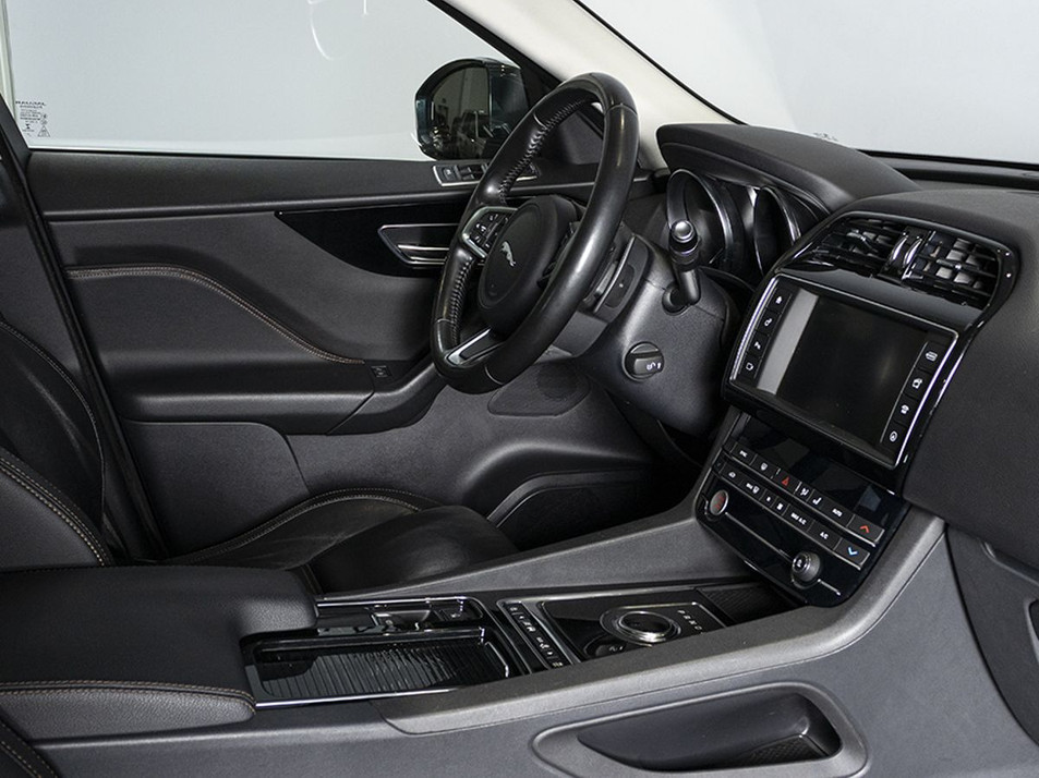 Автомобиль с пробегом Jaguar F-Pace в городе Казань ДЦ - КАЭ Сибирский тракт