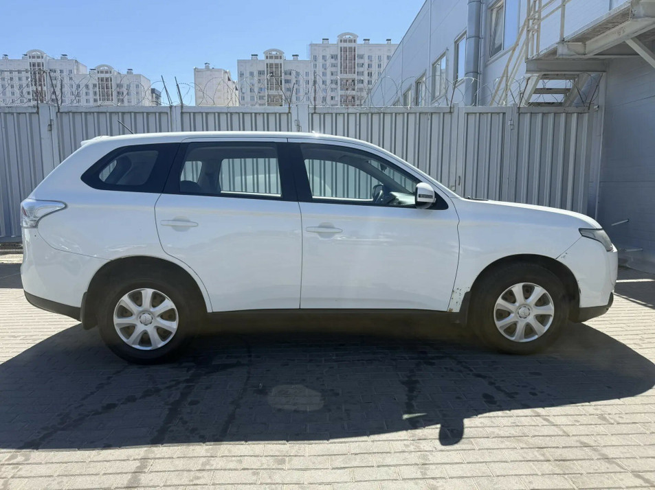 Автомобиль с пробегом Mitsubishi Outlander в городе Ростов-на-Дону ДЦ - PANGO Центр Запад