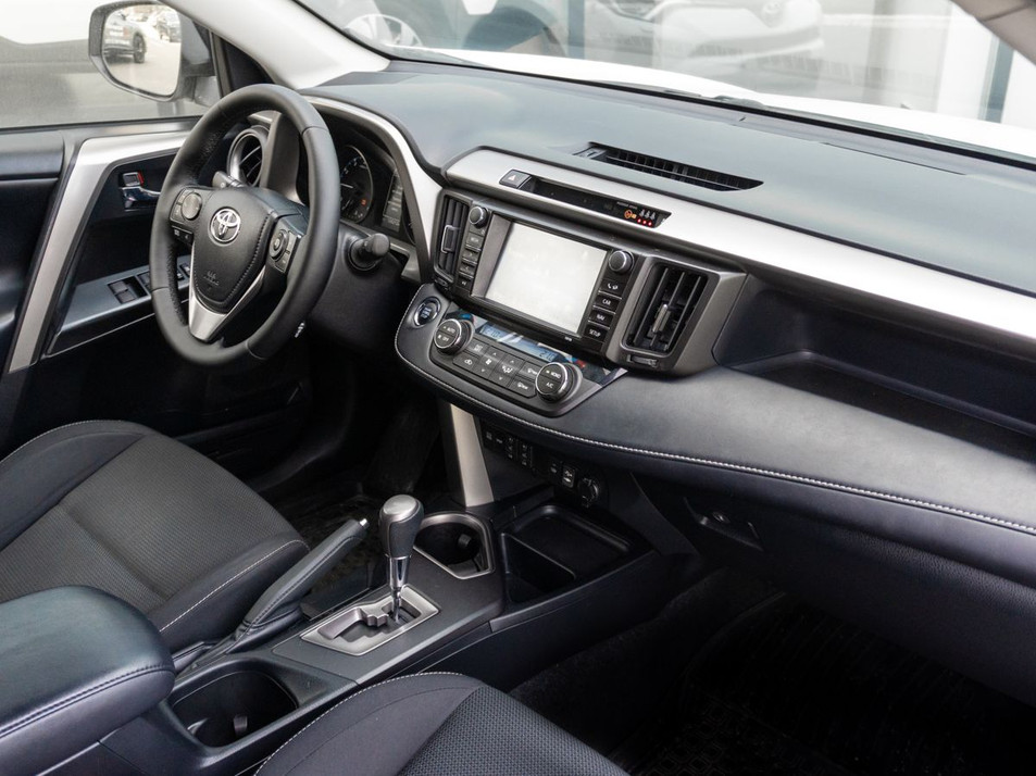 Автомобиль с пробегом Toyota RAV4 в городе Казань ДЦ - КАЭ Lada/Renault/Москвич Восстания