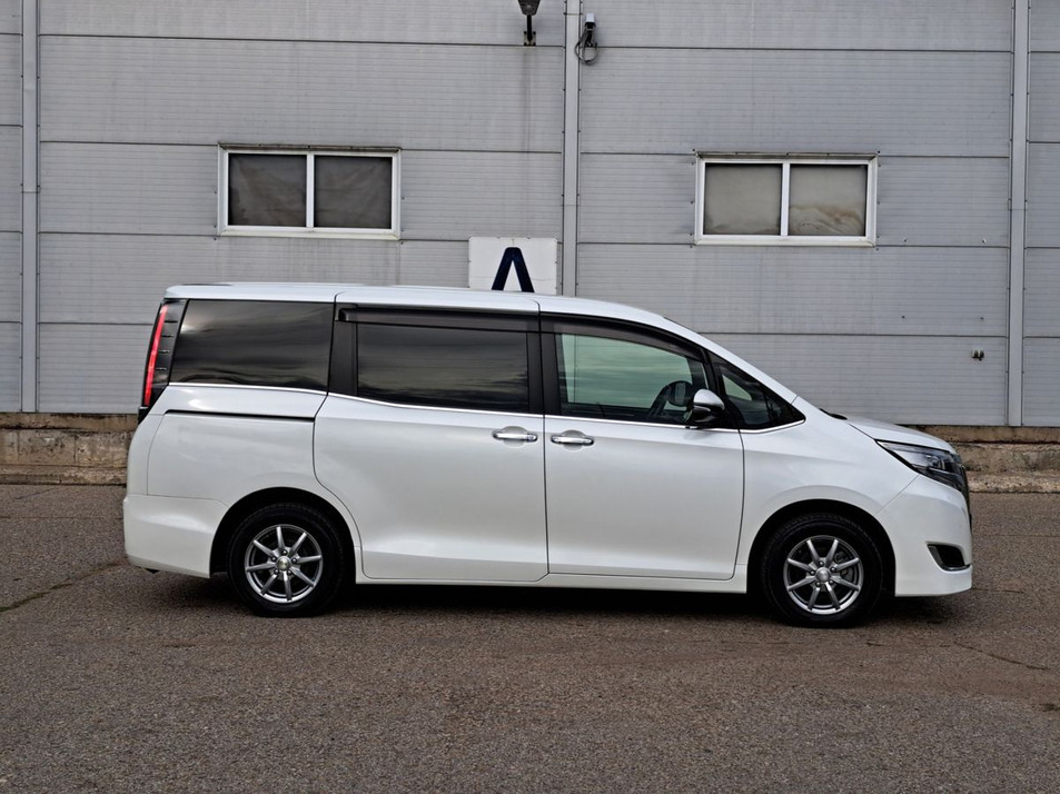 Автомобиль с пробегом Toyota Esquire в городе Набережные Челны ДЦ - ТТС | Набережные Челны Тозелеш