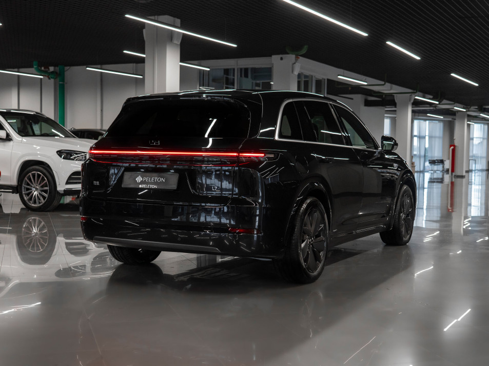 Автомобиль с пробегом Li Auto (Lixiang) L7 в городе Москва ДЦ - PELETON ELECTRO