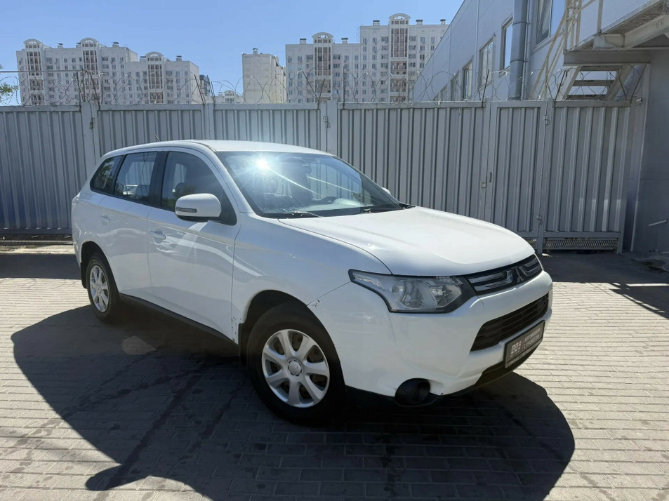 Автомобиль с пробегом Mitsubishi Outlander в городе Ростов-на-Дону ДЦ - PANGO Центр Запад