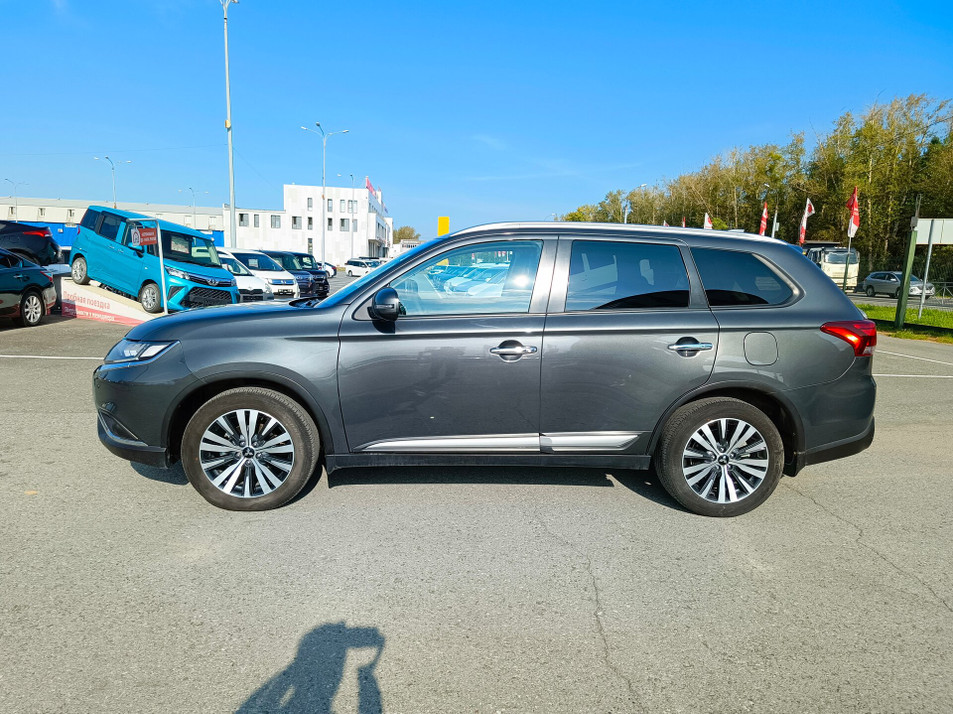 Автомобиль с пробегом Mitsubishi Outlander в городе Тюмень ДЦ - PANGO Центр Автоград