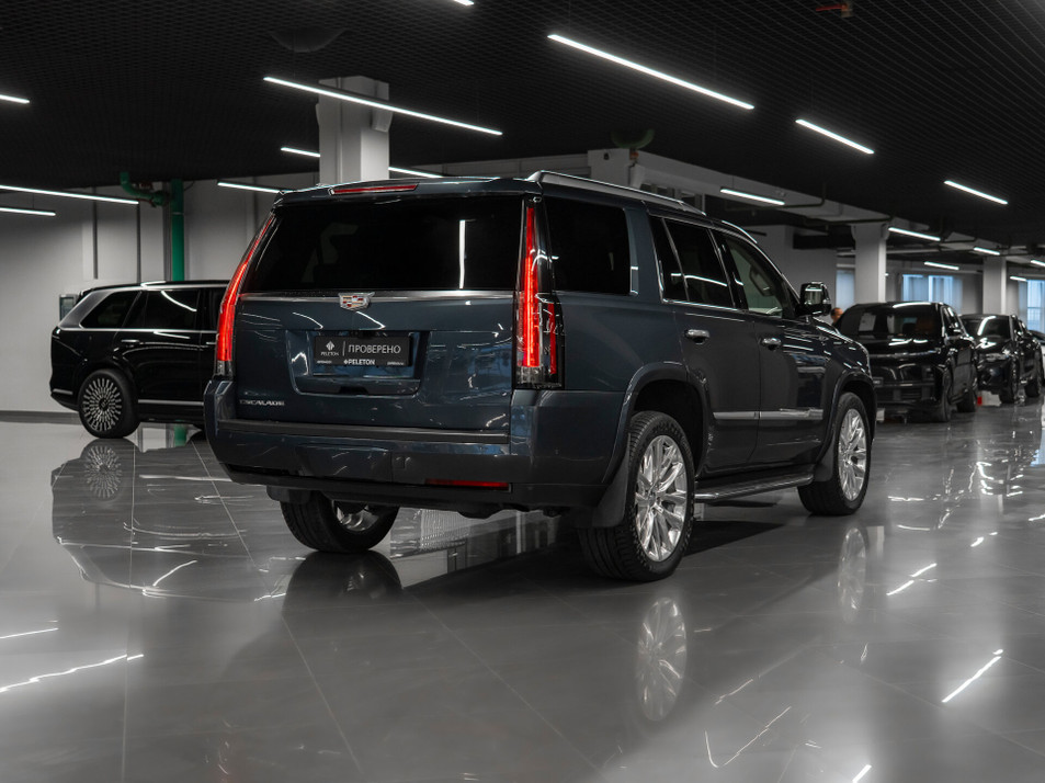 Автомобиль с пробегом Cadillac Escalade в городе Москва ДЦ - PANGO&nbsp;Центр PELETON