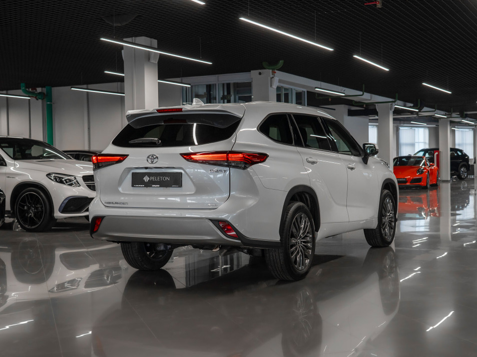 Автомобиль с пробегом Toyota Highlander в городе Москва ДЦ - ОПНА пробег