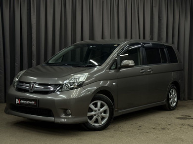 Автомобиль с пробегом Toyota Isis в городе Нижний Новгород ДЦ - Автосалон №1