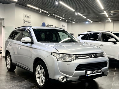Автомобиль с пробегом Mitsubishi Outlander в городе Мурманск ДЦ - Аксель Автомобили с пробегом