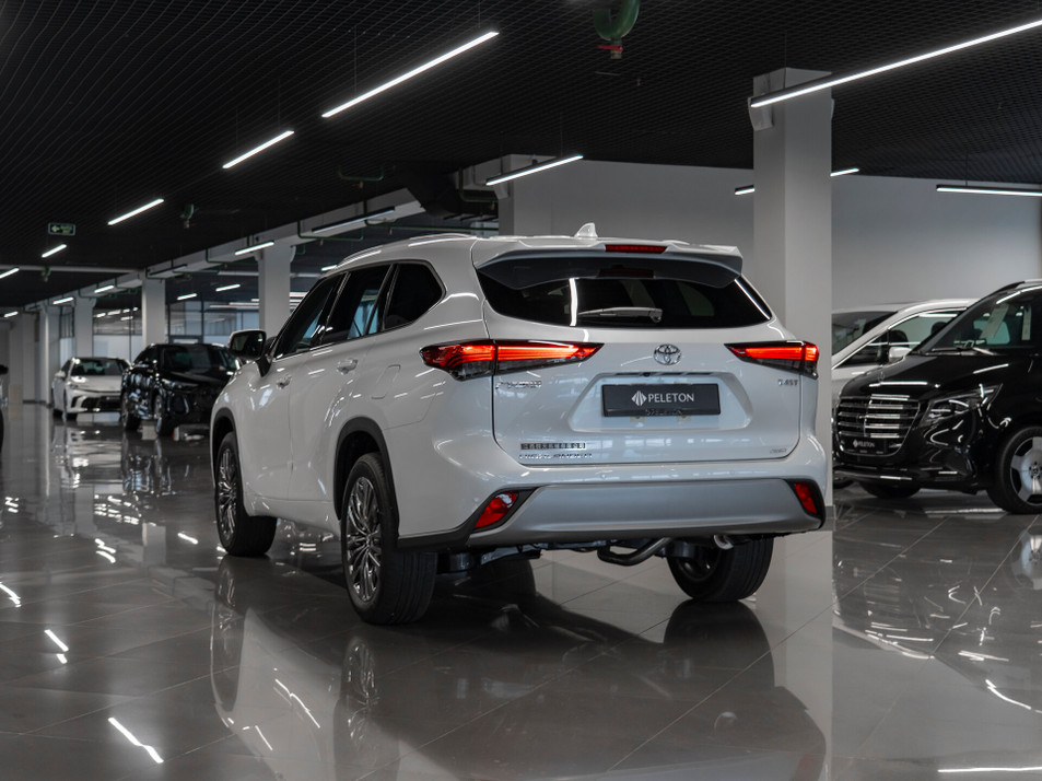 Автомобиль с пробегом Toyota Highlander в городе Москва ДЦ - PANGO Центр PELETON