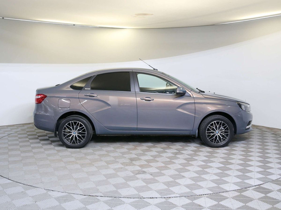 Автомобиль с пробегом LADA Vesta в городе Санкт-Петербург ДЦ - Тойота Центр Парнас
