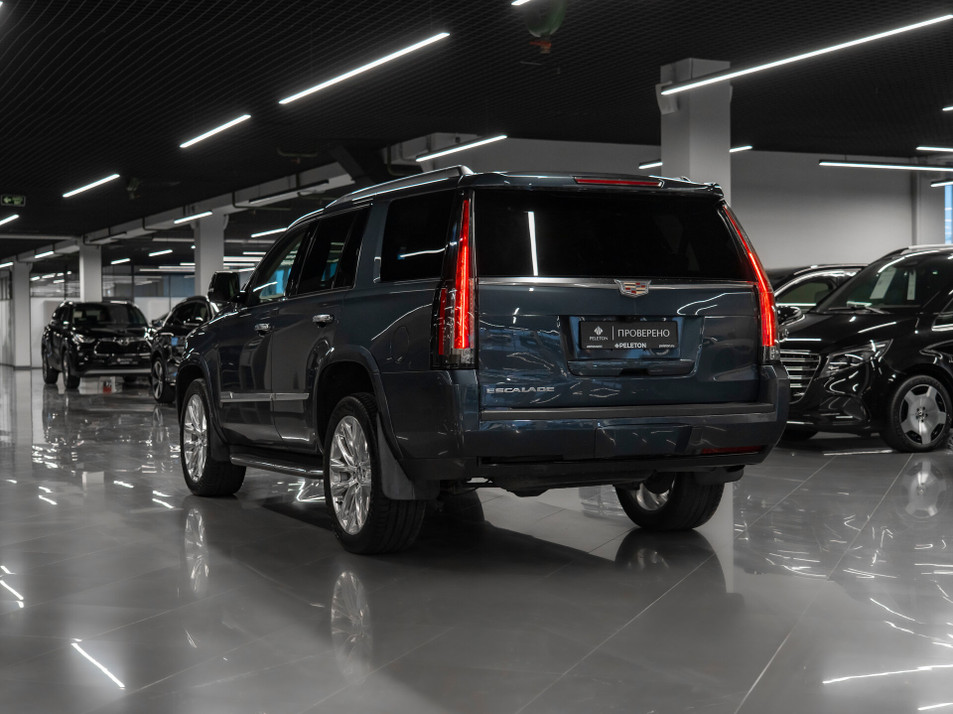 Автомобиль с пробегом Cadillac Escalade в городе Москва ДЦ - PANGO&nbsp;Центр PELETON