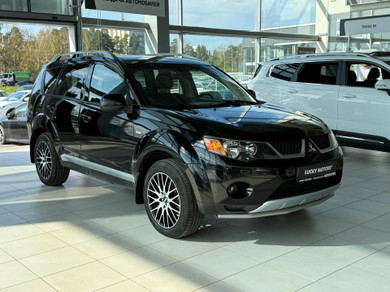 Автомобиль с пробегом Mitsubishi Outlander в городе Екатеринбург ДЦ - Lucky Motors на Эскадронной