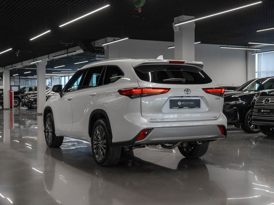 Автомобиль с пробегом Toyota Highlander в городе Москва ДЦ - ОПНА пробег