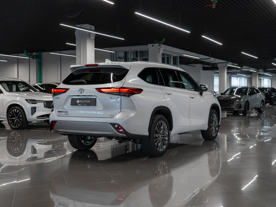 Автомобиль с пробегом Toyota Highlander в городе Москва ДЦ - PANGO Центр PELETON